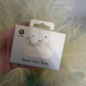 Beats Solo Buds True Wireless Earbuds -Ivory color